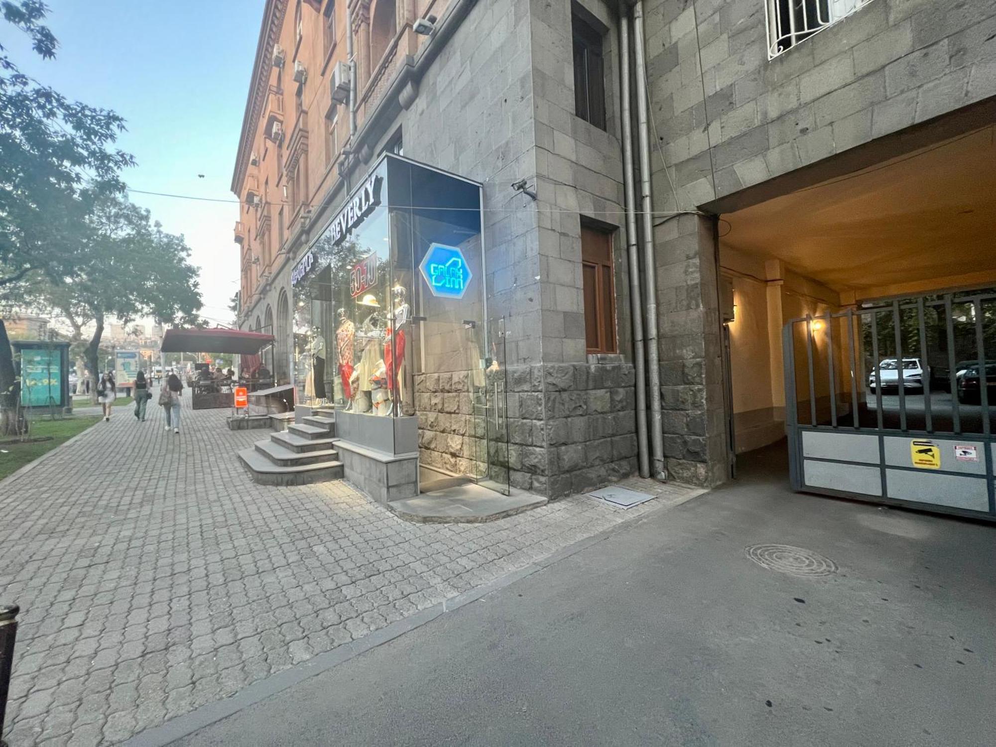 Galaxy Inn Luxury Hostel In Center Єреван Екстер'єр фото